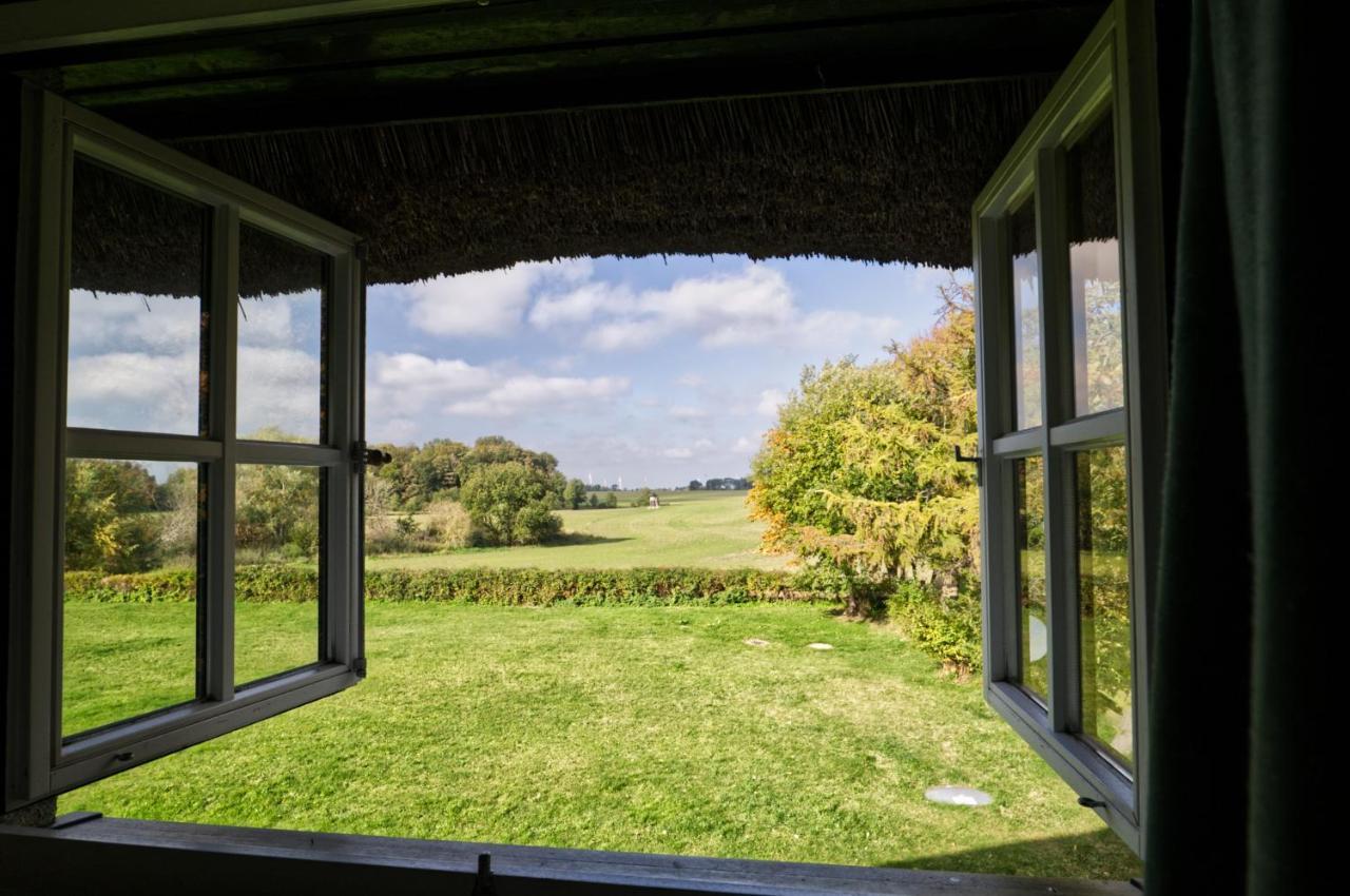 Reetdachhaus Mit Grossem Garten Und Kamin Marlow Exterior photo